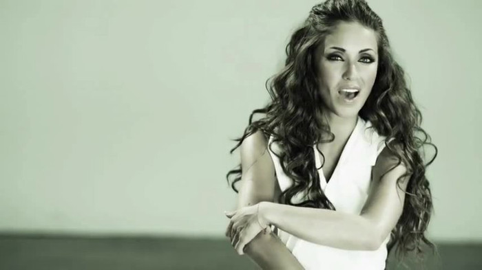 Anahi___Quiero_(_Official_Music_Video_)_140 - Quiero