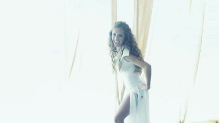 Anahi___Quiero_(_Official_Music_Video_)_250