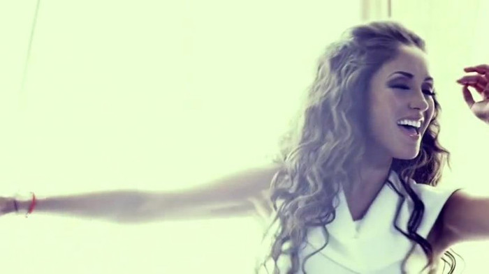 Anahi___Quiero_(_Official_Music_Video_)_256