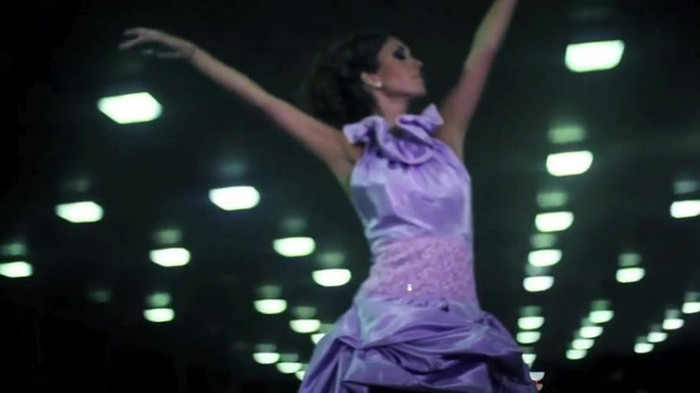 Anahi___Quiero_(_Official_Music_Video_)_278