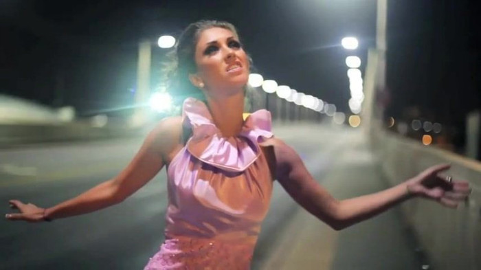 Anahi___Quiero_(_Official_Music_Video_)_343