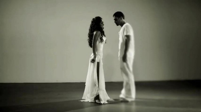 Anahi___Quiero_(_Official_Music_Video_)_355