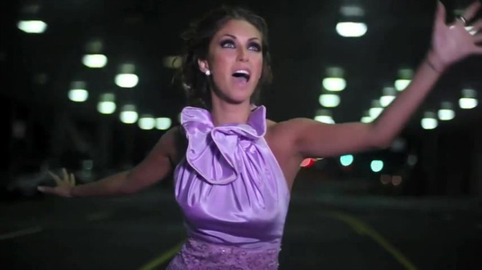 Anahi___Quiero_(_Official_Music_Video_)_391