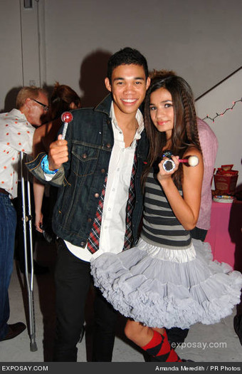 roshon-fegan-and-zendaya-coleman-bella-thorne-y1M9X2