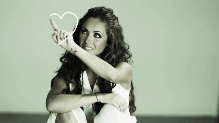 Anahi___Quiero_(_Official_Music_Video_)_509 - Quiero