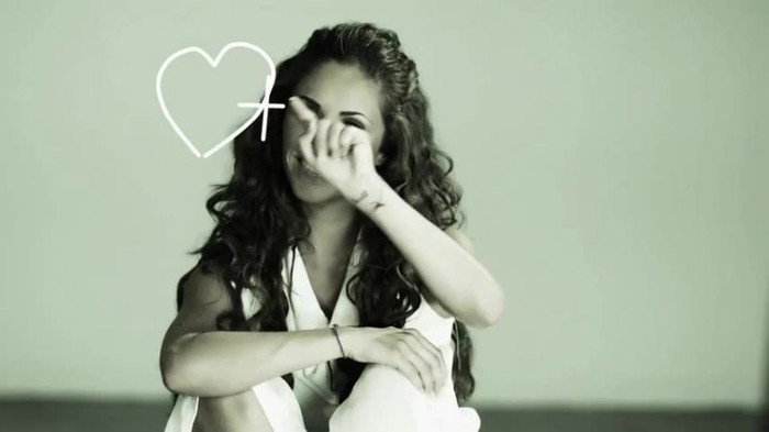 Anahi___Quiero_(_Official_Music_Video_)_515 - Quiero