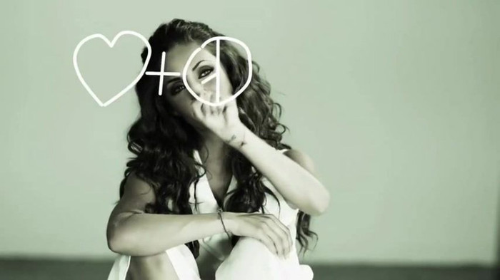 Anahi___Quiero_(_Official_Music_Video_)_538 - Quiero