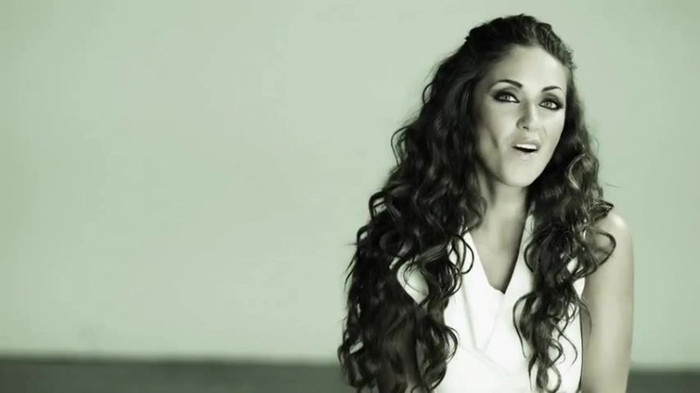 Anahi___Quiero_(_Official_Music_Video_)_598