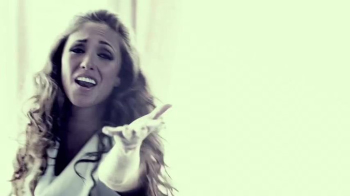 Anahi___Quiero_(_Official_Music_Video_)_608 - Quiero