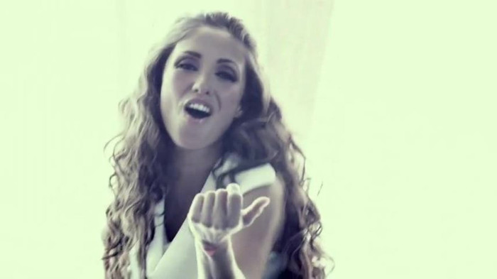 Anahi___Quiero_(_Official_Music_Video_)_610 - Quiero