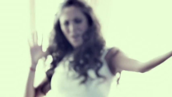 Anahi___Quiero_(_Official_Music_Video_)_624 - Quiero
