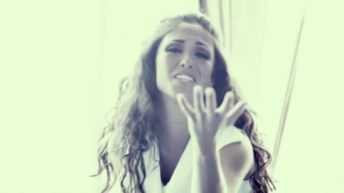 Anahi___Quiero_(_Official_Music_Video_)_641 - Quiero
