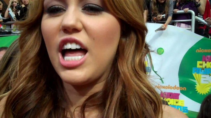 Miley Cyrus at the 2011 Kids\' Choice Awards 284 - Miley Cyrus at the 2011 Kids Choice Awards - Captures 1