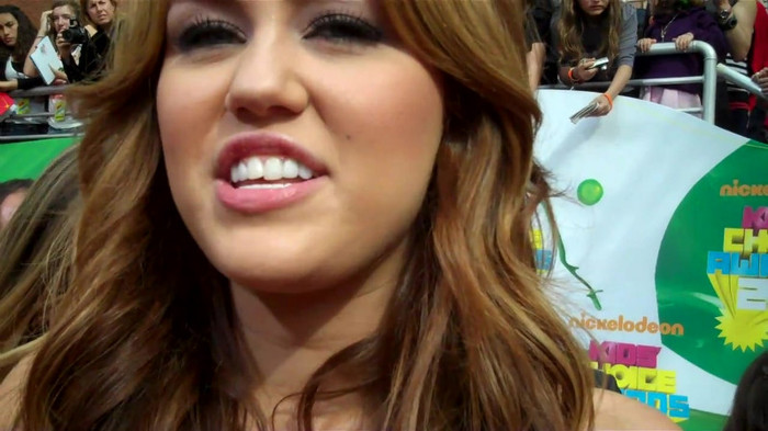 Miley Cyrus at the 2011 Kids\' Choice Awards 285 - Miley Cyrus at the 2011 Kids Choice Awards - Captures 1