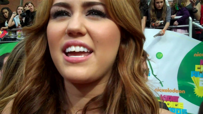 Miley Cyrus at the 2011 Kids\' Choice Awards 288 - Miley Cyrus at the 2011 Kids Choice Awards - Captures 1