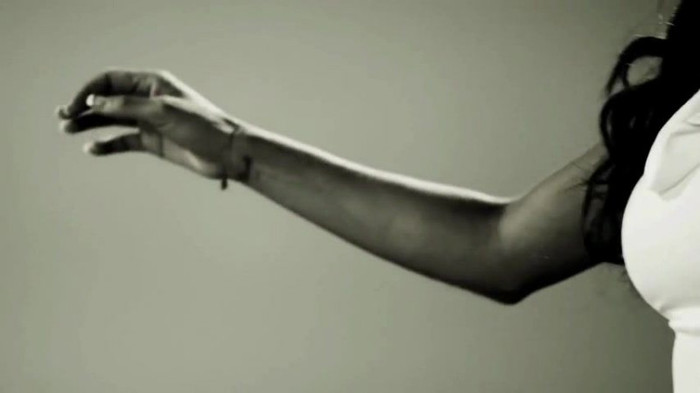 Anahi___Quiero_(_Official_Music_Video_)_653