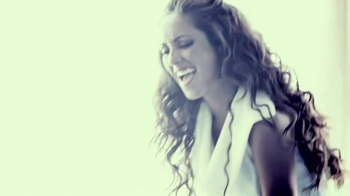 Anahi___Quiero_(_Official_Music_Video_)_662