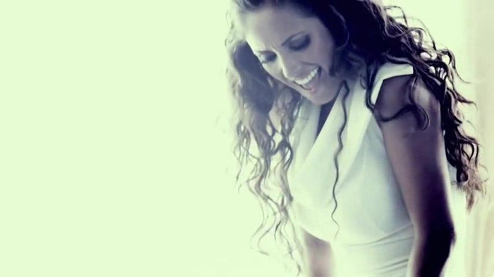 Anahi___Quiero_(_Official_Music_Video_)_664