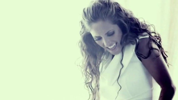 Anahi___Quiero_(_Official_Music_Video_)_665