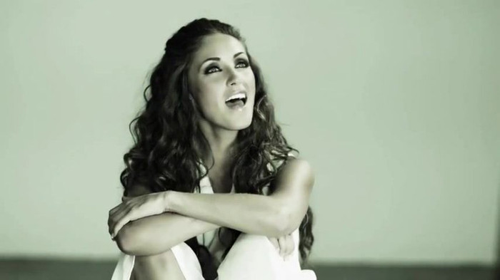Anahi___Quiero_(_Official_Music_Video_)_679