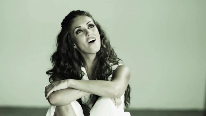Anahi___Quiero_(_Official_Music_Video_)_682 - Quiero
