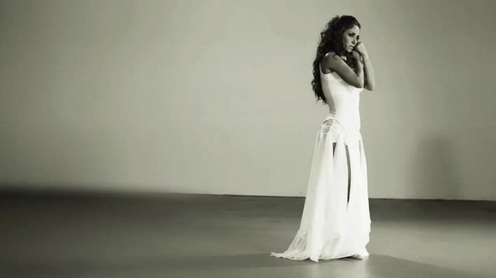 Anahi___Quiero_(_Official_Music_Video_)_685