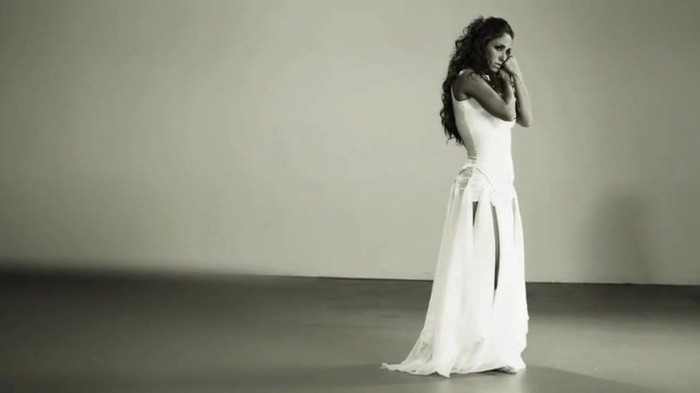 Anahi___Quiero_(_Official_Music_Video_)_686