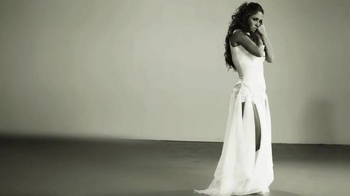 Anahi___Quiero_(_Official_Music_Video_)_688