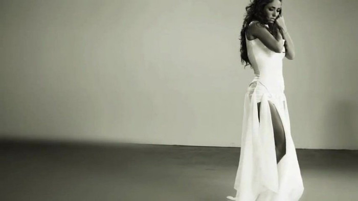 Anahi___Quiero_(_Official_Music_Video_)_690