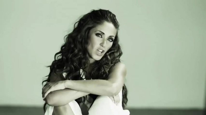 Anahi___Quiero_(_Official_Music_Video_)_691