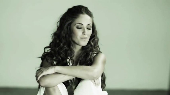 Anahi___Quiero_(_Official_Music_Video_)_695