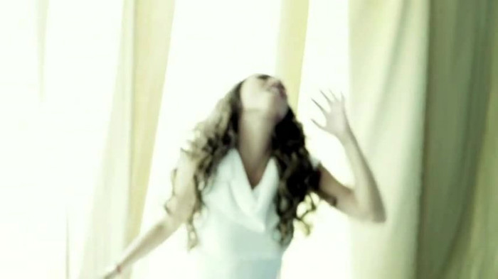 Anahi___Quiero_(_Official_Music_Video_)_701