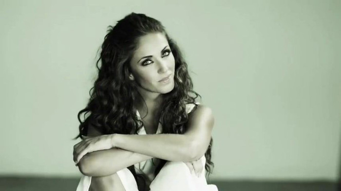 Anahi___Quiero_(_Official_Music_Video_)_716