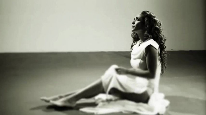 Anahi___Quiero_(_Official_Music_Video_)_722