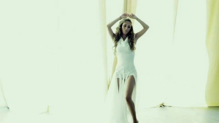 Anahi___Quiero_(_Official_Music_Video_)_736