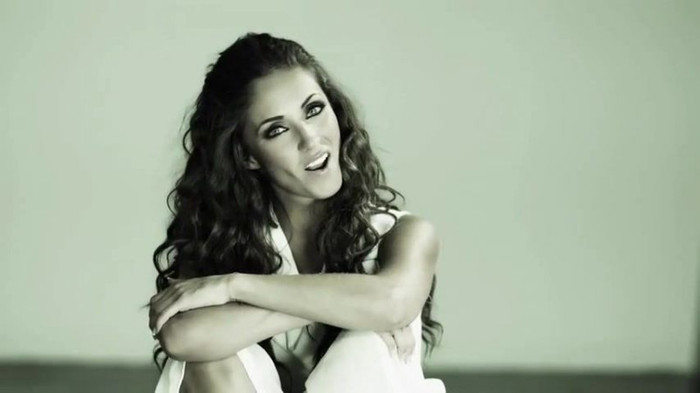 Anahi___Quiero_(_Official_Music_Video_)_740