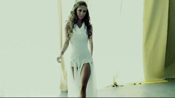 Anahi___Quiero_(_Official_Music_Video_)_750