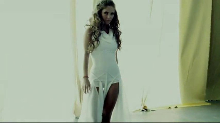 Anahi___Quiero_(_Official_Music_Video_)_751