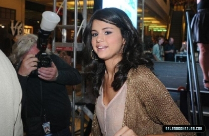 normal_selena-gomez-025 - 06-20-11  Monte Carlo Mall Tour  King of Prussia Mall - King of Prussia  PA