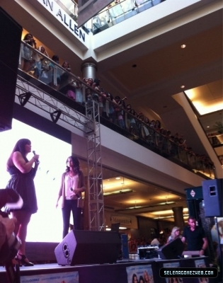 normal_selena-gomez-028 - 06-20-11  Monte Carlo Mall Tour  King of Prussia Mall - King of Prussia  PA