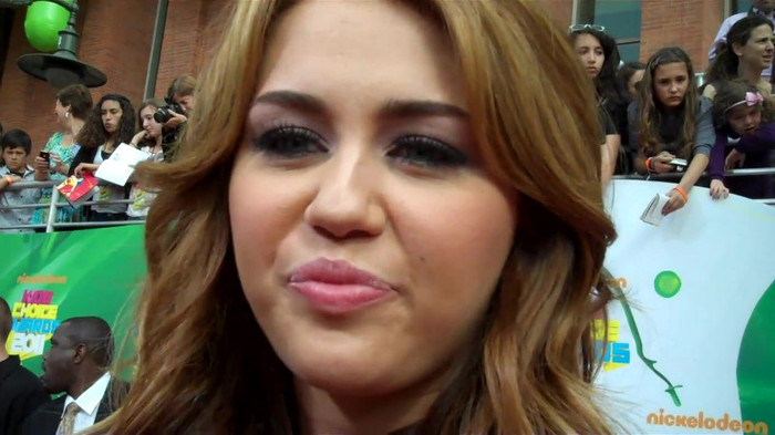 Miley Cyrus at the 2011 Kids\' Choice Awards 415 - Miley Cyrus at the 2011 Kids Choice Awards - Captures 1