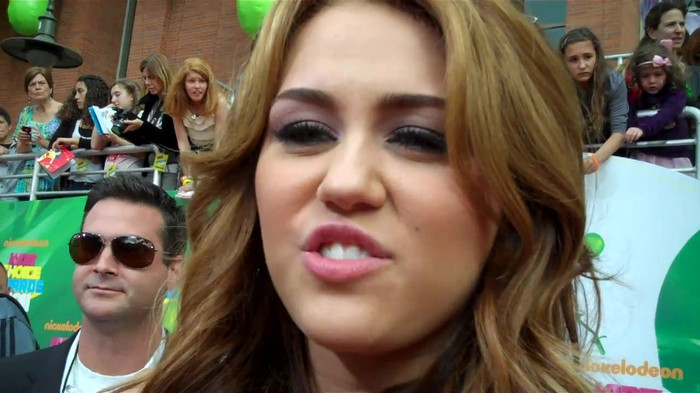 Miley Cyrus at the 2011 Kids\' Choice Awards 516 - Miley Cyrus at the 2011 Kids Choice Awards - Captures 2