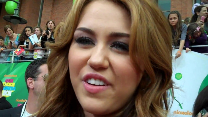 Miley Cyrus at the 2011 Kids\' Choice Awards 538 - Miley Cyrus at the 2011 Kids Choice Awards - Captures 2