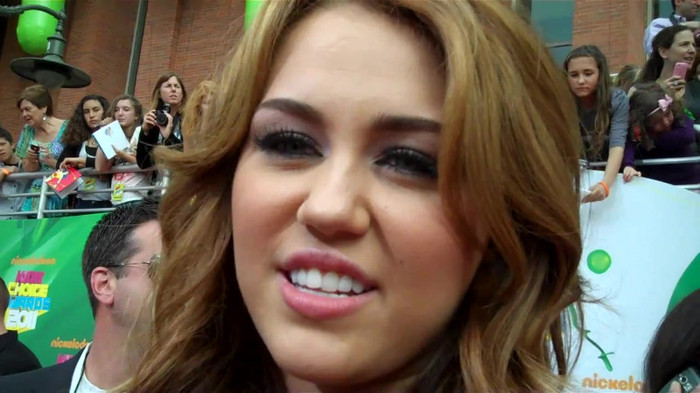 Miley Cyrus at the 2011 Kids\' Choice Awards 539 - Miley Cyrus at the 2011 Kids Choice Awards - Captures 2