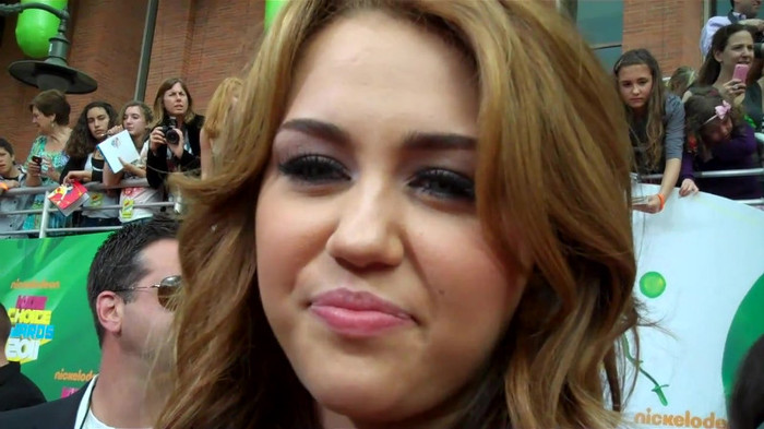 Miley Cyrus at the 2011 Kids\' Choice Awards 541 - Miley Cyrus at the 2011 Kids Choice Awards - Captures 2