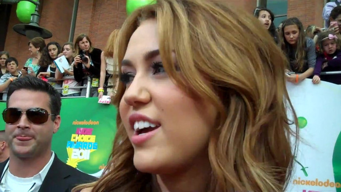 Miley Cyrus at the 2011 Kids\' Choice Awards 547 - Miley Cyrus at the 2011 Kids Choice Awards - Captures 2