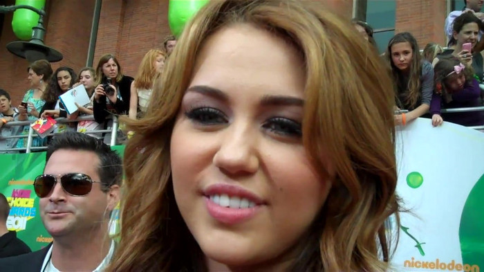 Miley Cyrus at the 2011 Kids\' Choice Awards 544 - Miley Cyrus at the 2011 Kids Choice Awards - Captures 2