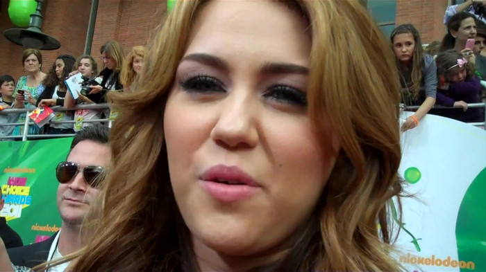 Miley Cyrus at the 2011 Kids\' Choice Awards 527 - Miley Cyrus at the 2011 Kids Choice Awards - Captures 2