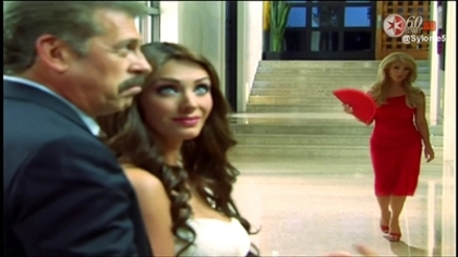 normal_146 - Dos Hogares Promos y Trailer