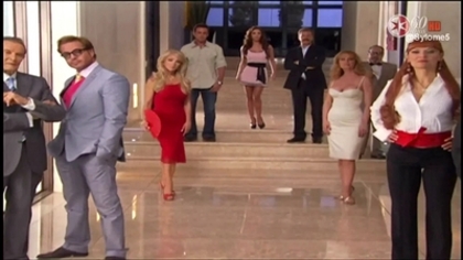 normal_196 - Dos Hogares Promos y Trailer